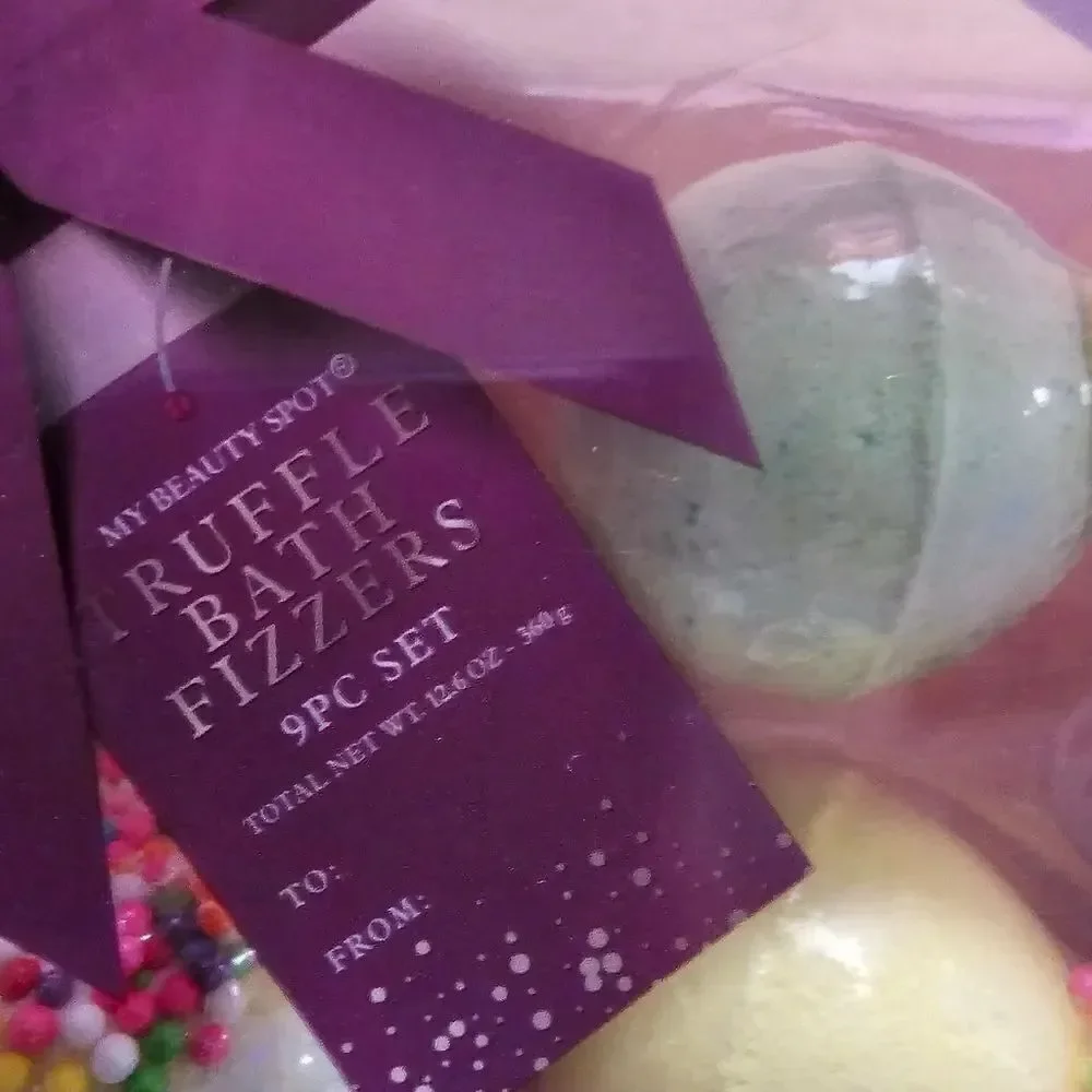 NWT  Truffle bath fizzers